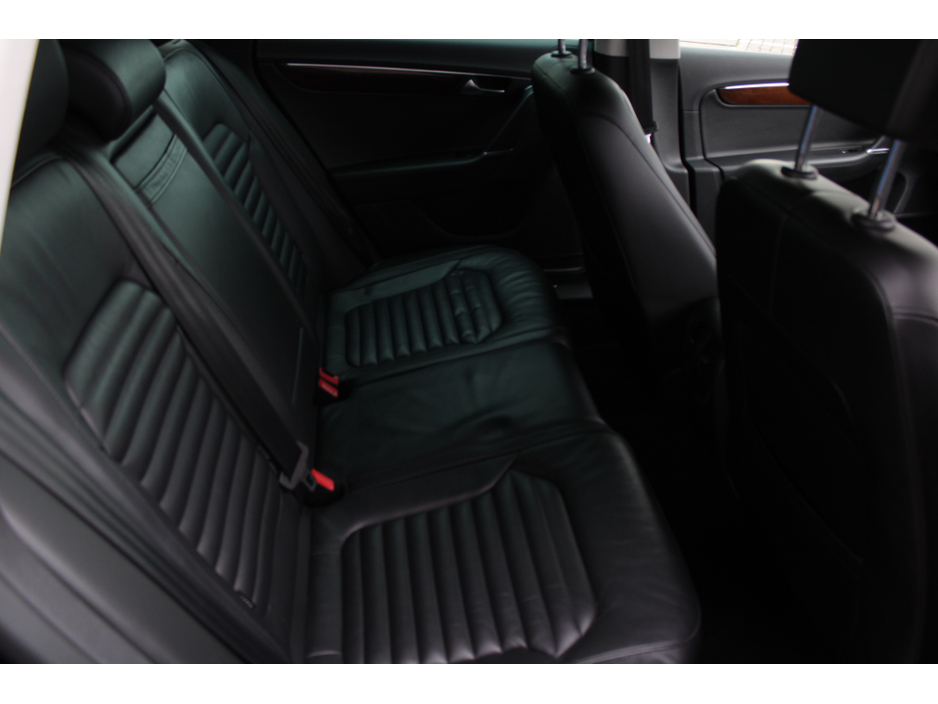 2014 Volkswagen Passat - image 15