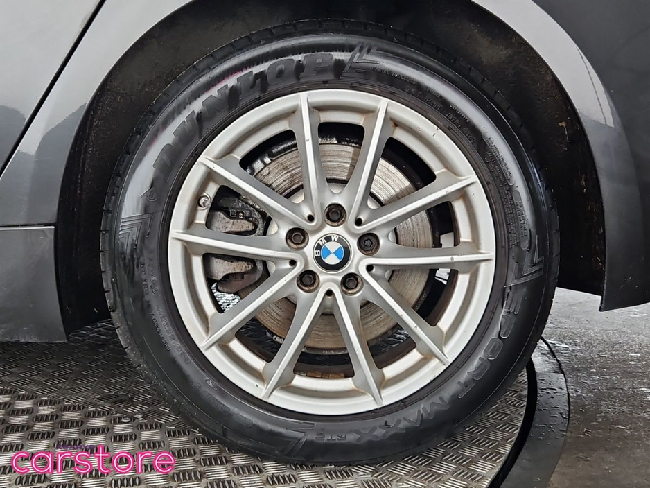 2020 BMW 5 Series - image 14