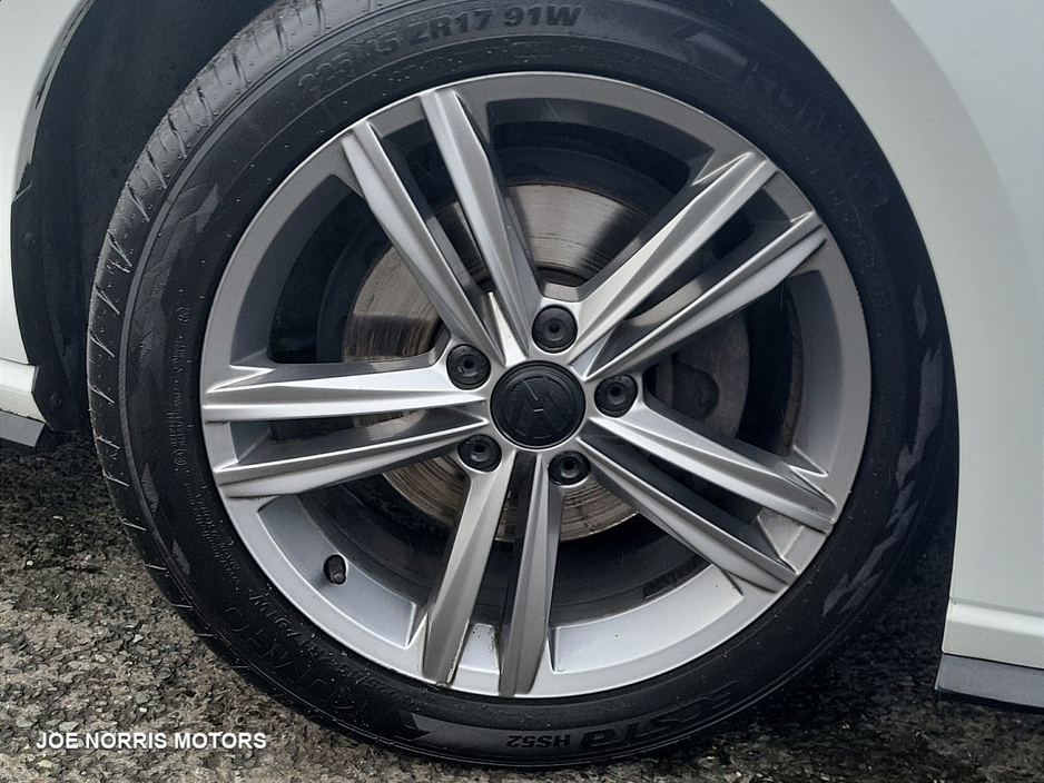 2020 Volkswagen Golf - image 5