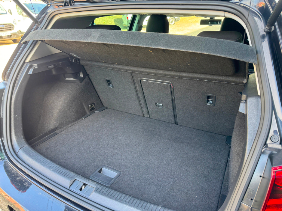 2014 Volkswagen Golf - image 12