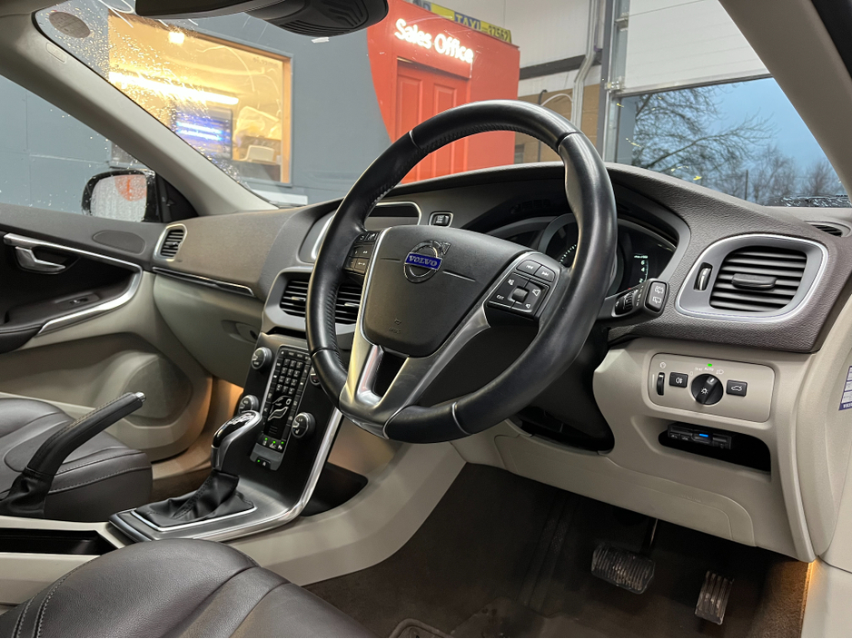 2014 Volvo V40 €10950 2014 VOLVO V40 T4 SE 1.6 AUTOMATIC / CRUISE CONTROL / REVERSE CAMERA / ELECTRIC MEMORY & HEATED SEATS €10,950