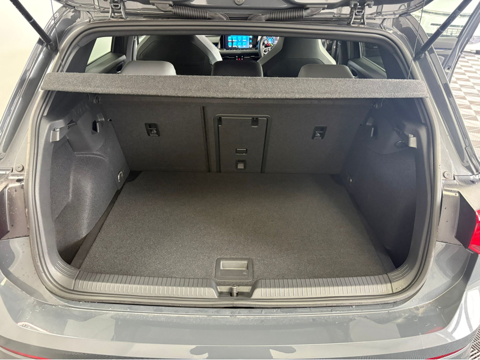 2023 Volkswagen Golf - image 13