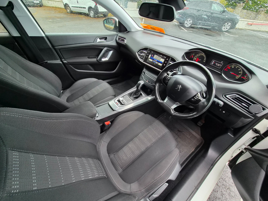 2015 Peugeot 308 - image 6