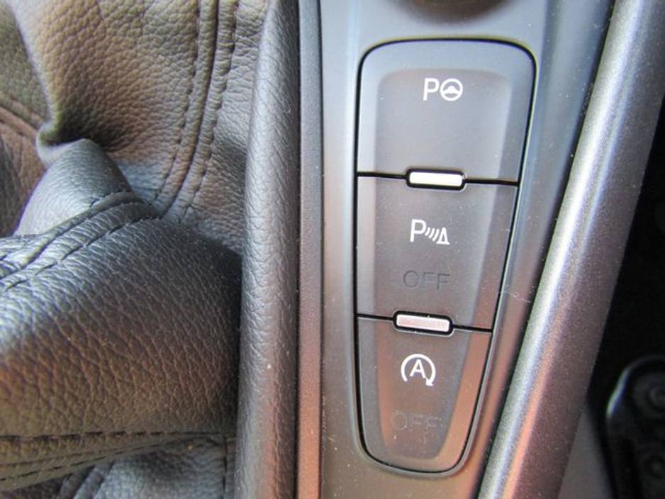 2017 Ford Focus - image 32