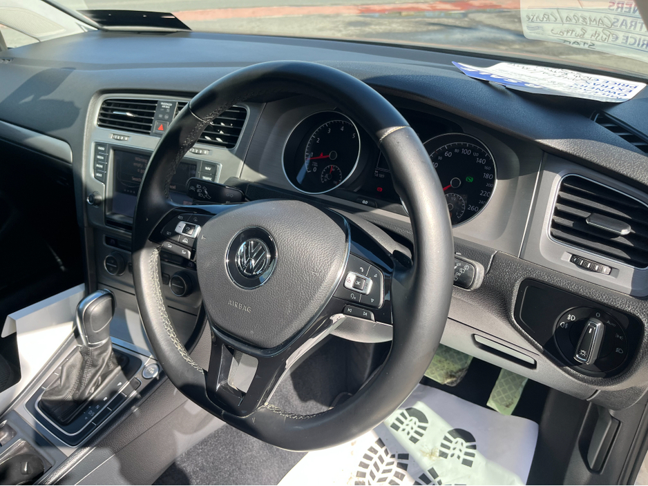 2015 Volkswagen Golf - image 9