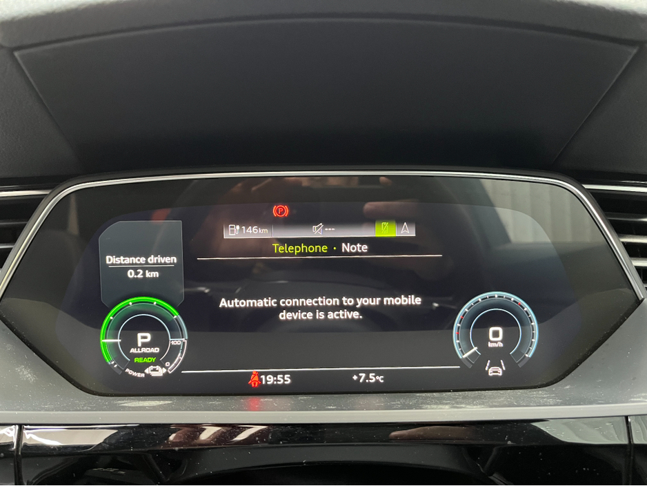 2022 Audi e-tron - image 33