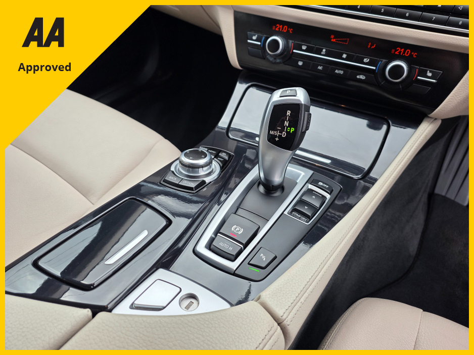 2016 BMW 5 Series - image 13