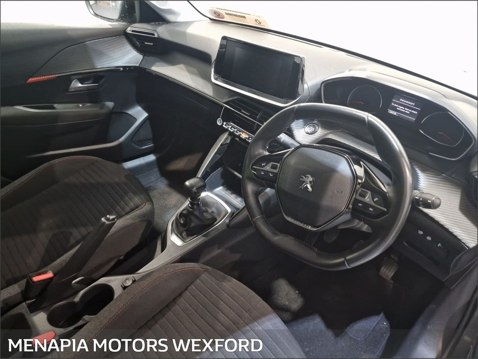 2022 Peugeot 208 - image 6