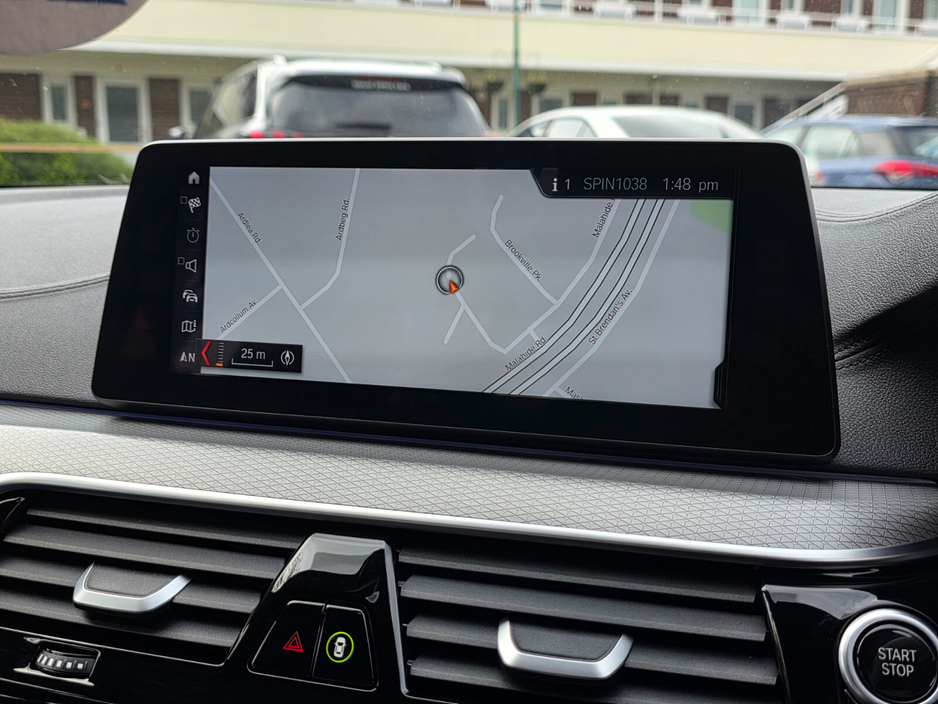 2017 BMW 5 Series - image 27