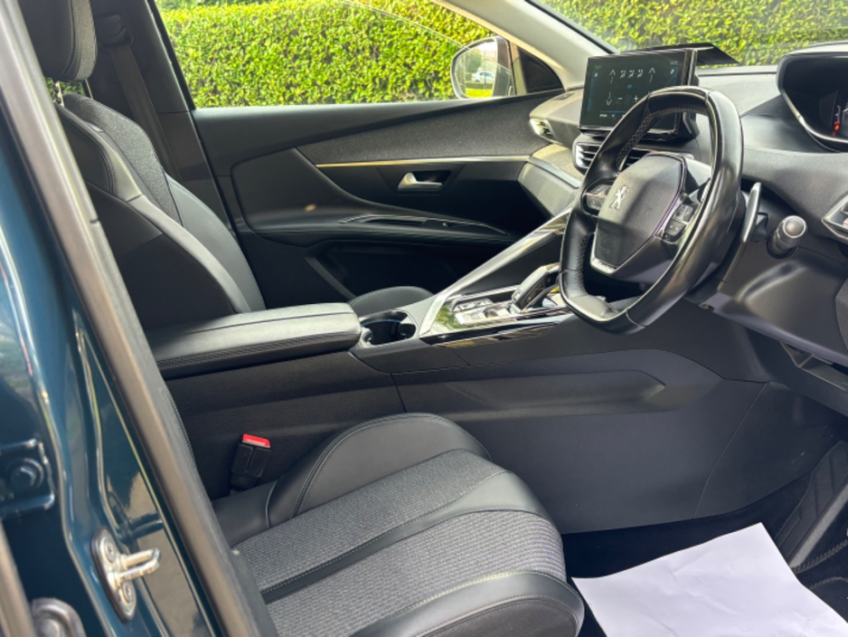 2021 Peugeot 3008 - image 7
