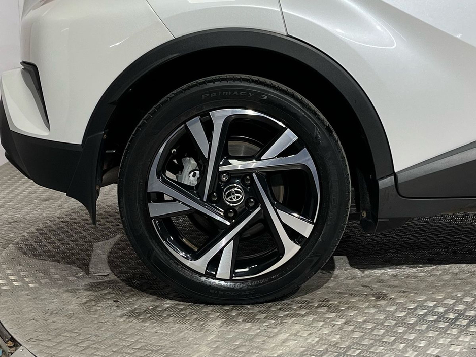 2022 Toyota C-HR - image 10