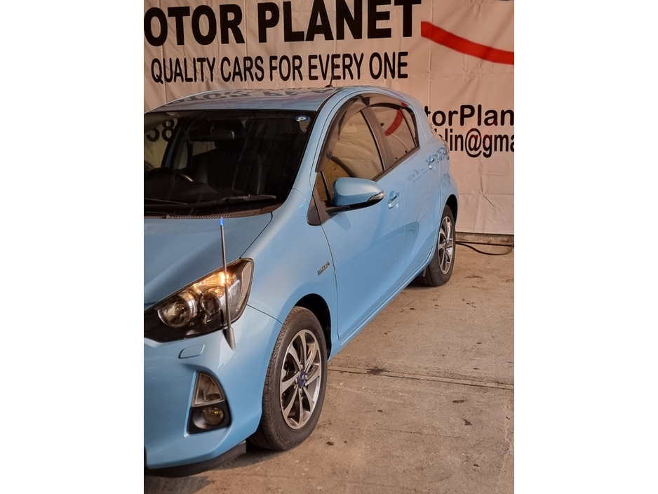 2014 Toyota Aqua - image 4