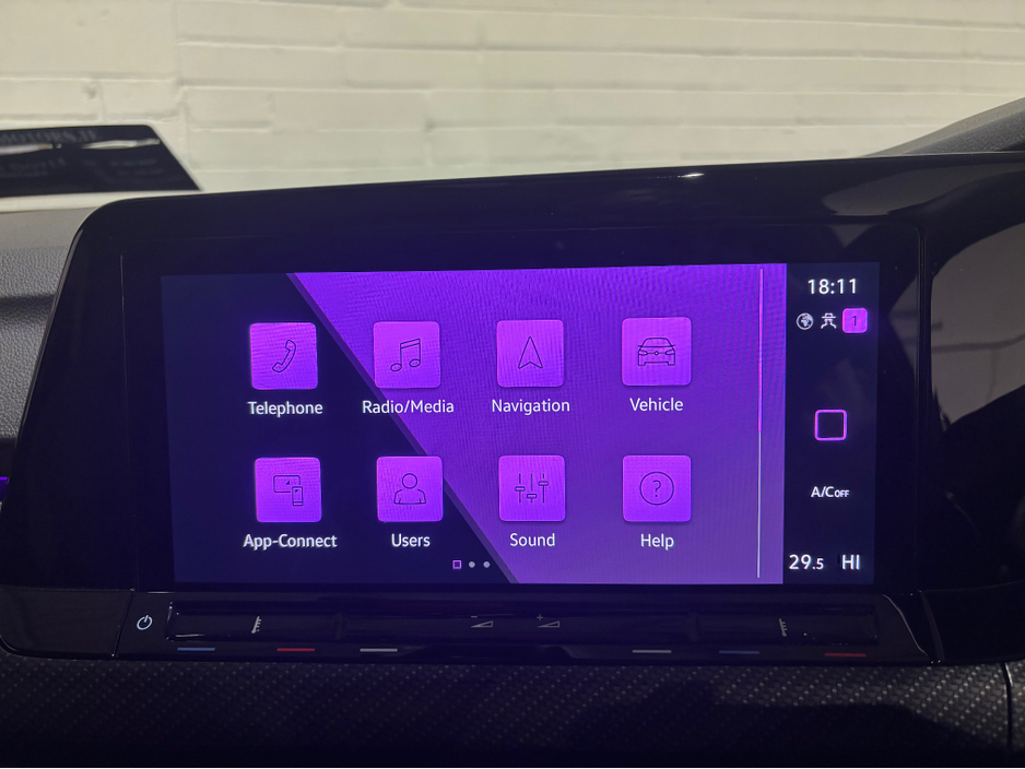 2021 Volkswagen Golf - image 23