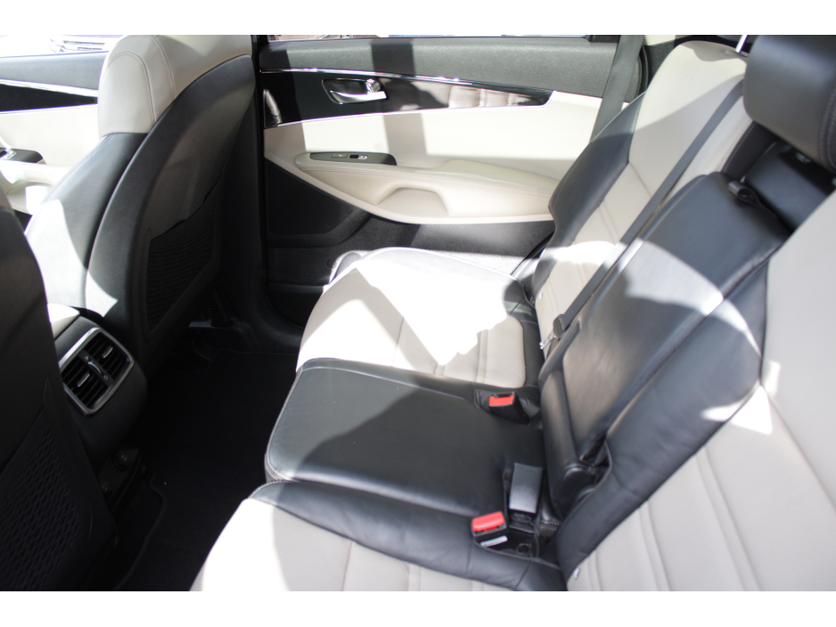 2016 Kia Sorento - image 20