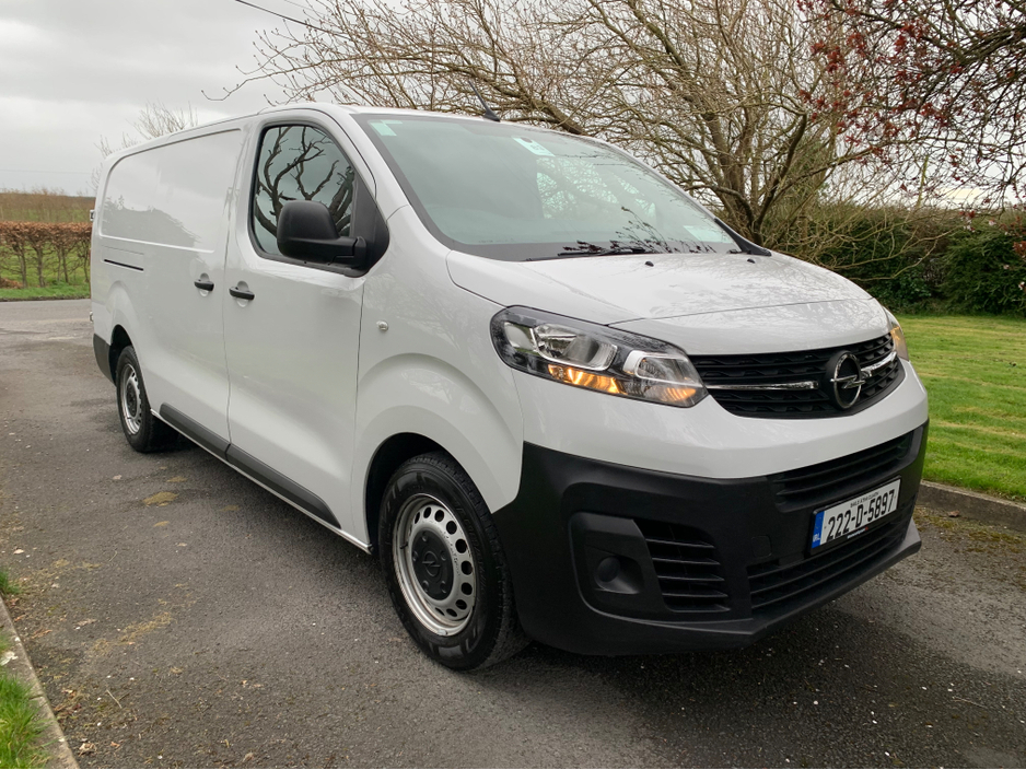 2022 Opel Vivaro - image 14