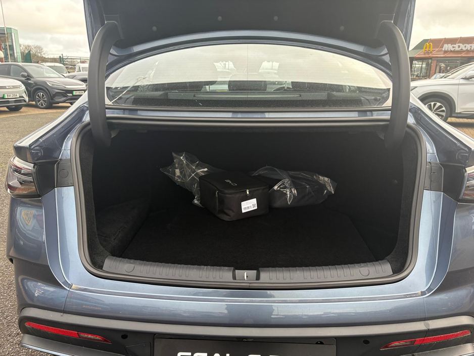 2026 BYD Seal 6 - image 4