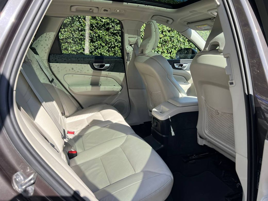 2023 Volvo XC60 - image 10