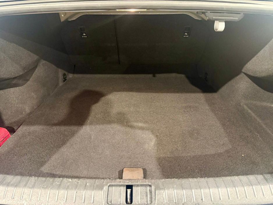 2016 Volkswagen Passat - image 19