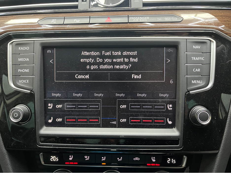 2017 Volkswagen Passat - image 20