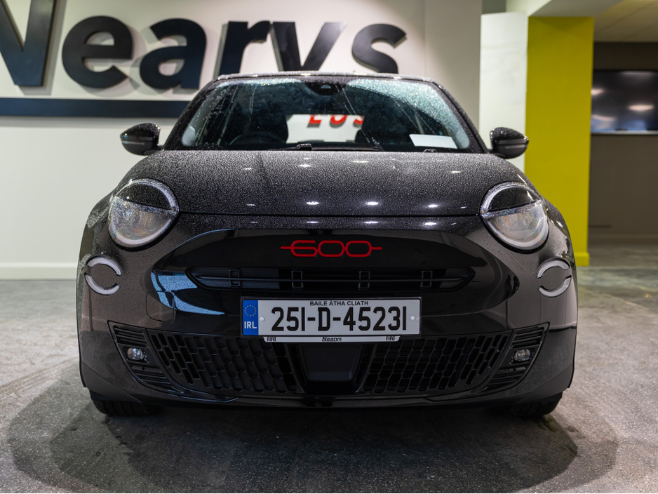 2025 Fiat 600 - image 2