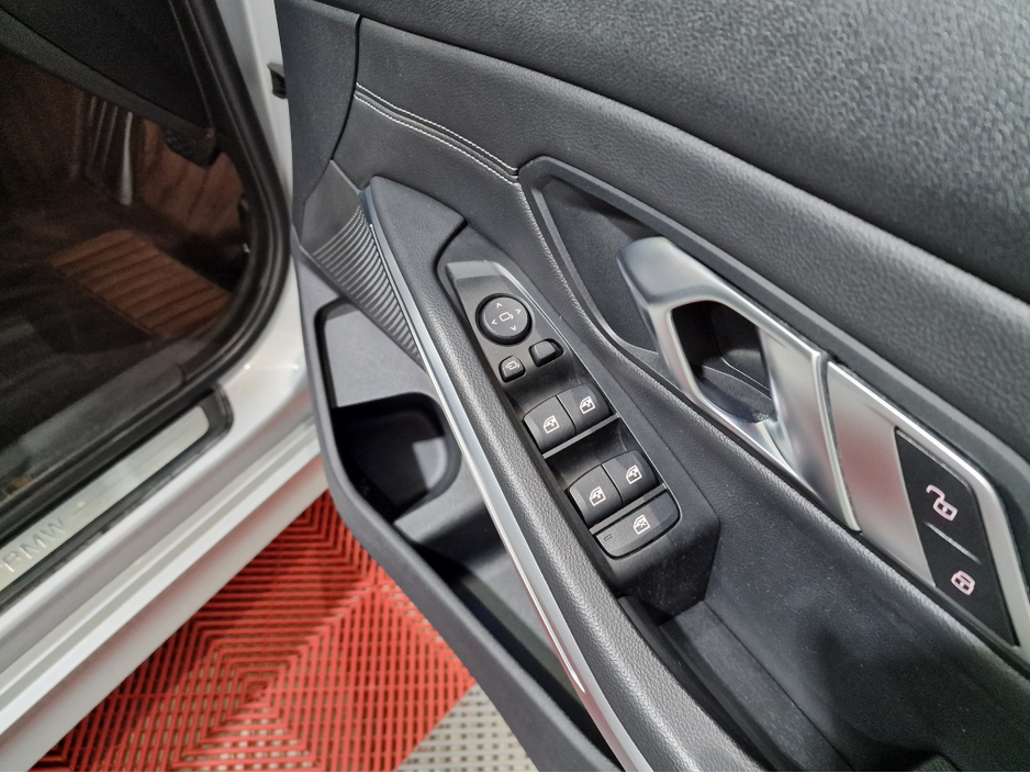 2019 BMW 3 Series 320D G20 SPORT AUTOMATIC **ORIGINAL IRISH CAR / LOW MILEAGE / 18" ALLOYS / APPLE CARPLAY / CRUISE CONTROL / FULL BLACK LEATHER / HEATED SEATS / SAT NAV / REVERSE CAMERA / FULL BMW SERVICE RECORD** €27,900