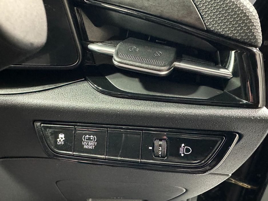 2023 Kia Niro - image 21