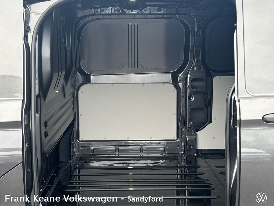 2025 Volkswagen Transporter - image 7