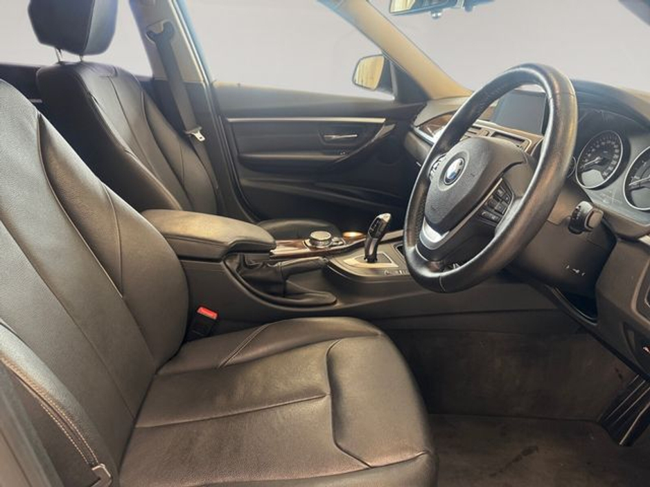 2015 BMW 3 Series - image 11