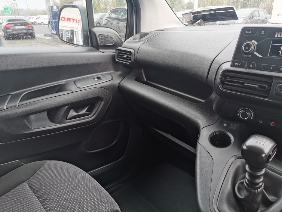 2022 Citroen Berlingo - image 10