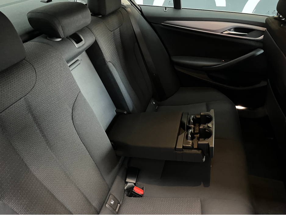 2017 BMW 5 Series - image 16