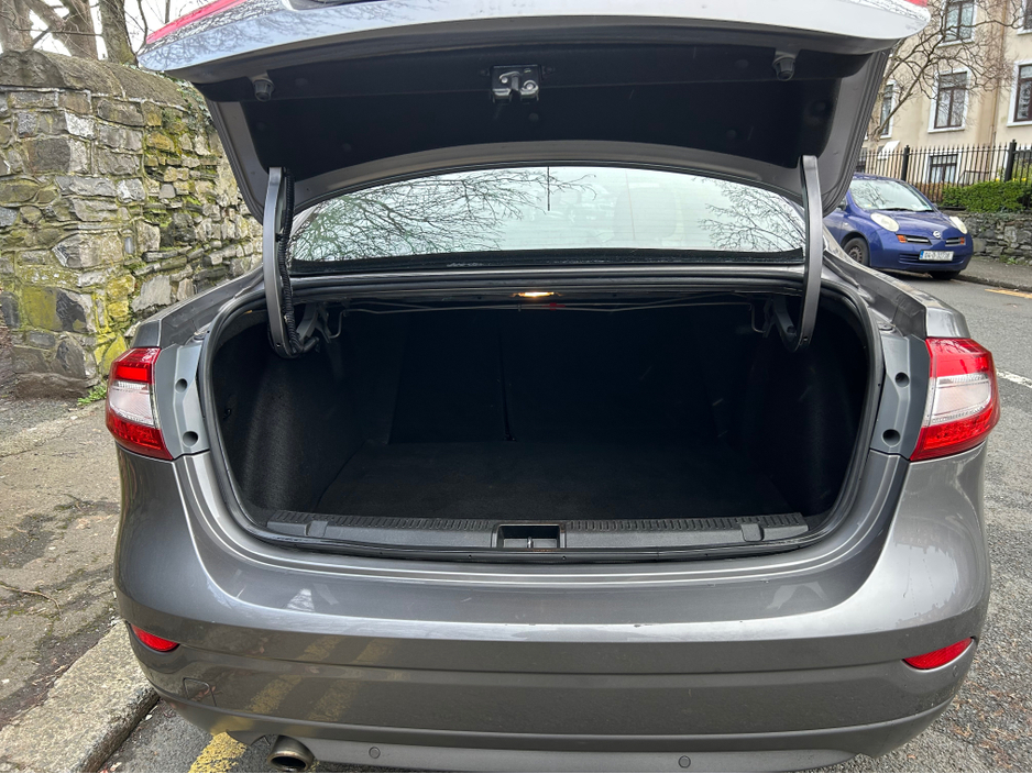 2016 Renault Fluence - image 6