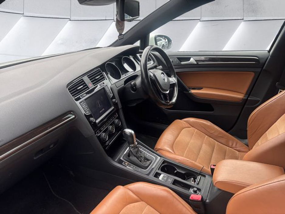 2015 Volkswagen Golf - image 13