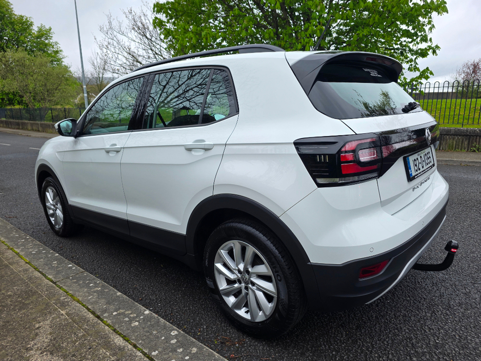 2019 Volkswagen T-Cross - image 5