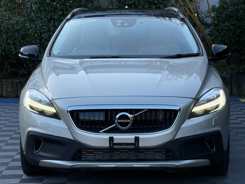 2019 Volvo V40 - image 15