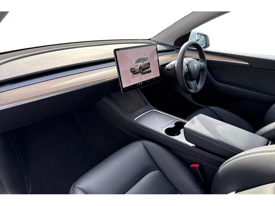 2024 Tesla Model Y - image 8