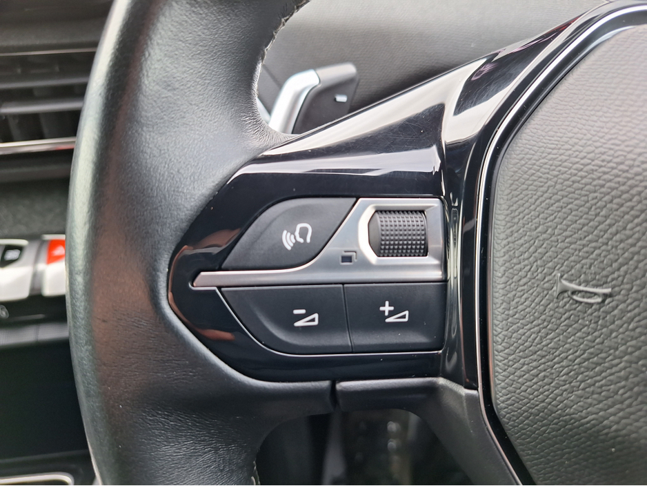 2023 Peugeot 5008 - image 32