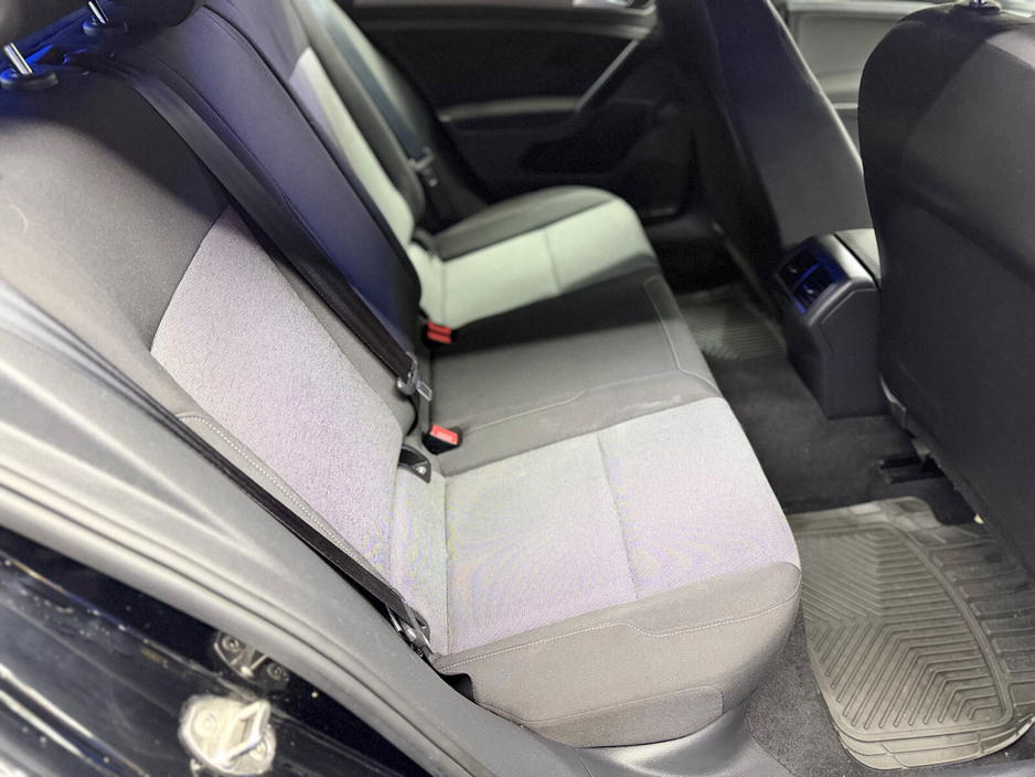 2014 Volkswagen Golf - image 21