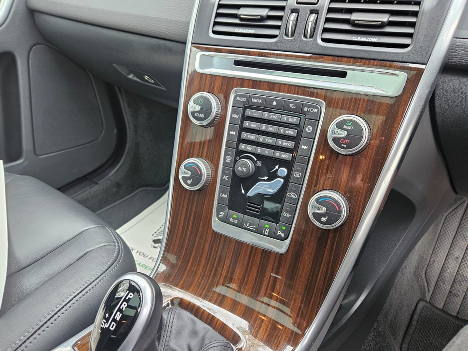 2016 Volvo XC60 - image 34