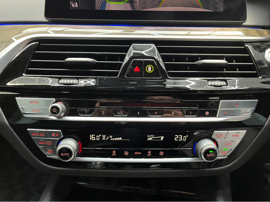 2019 BMW 5 Series - image 26