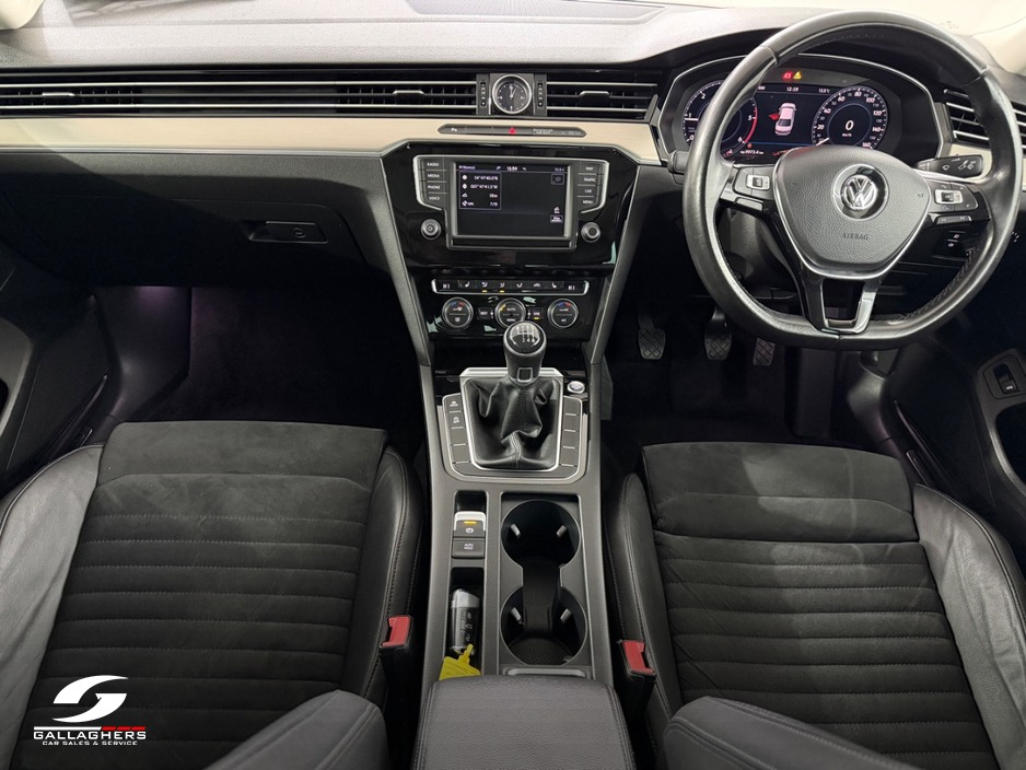 2017 Volkswagen Passat - image 17