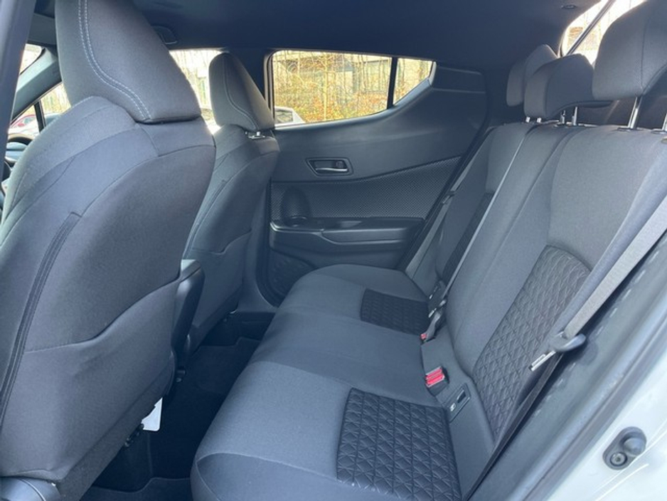 2022 Toyota C-HR - image 7