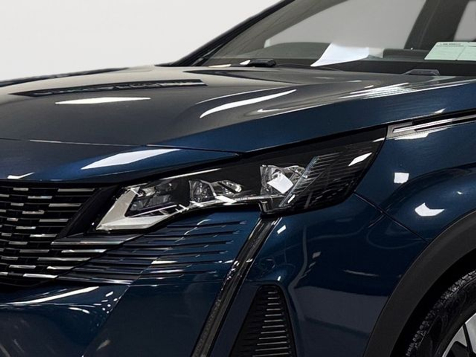 2021 Peugeot 3008 - image 9