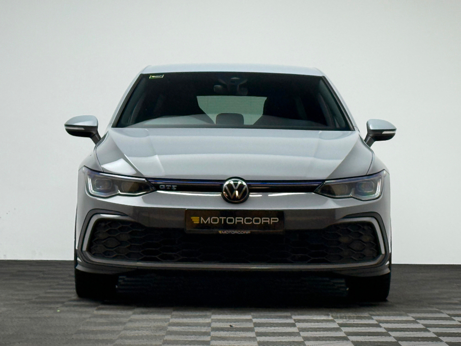 2023 Volkswagen Golf - image 2
