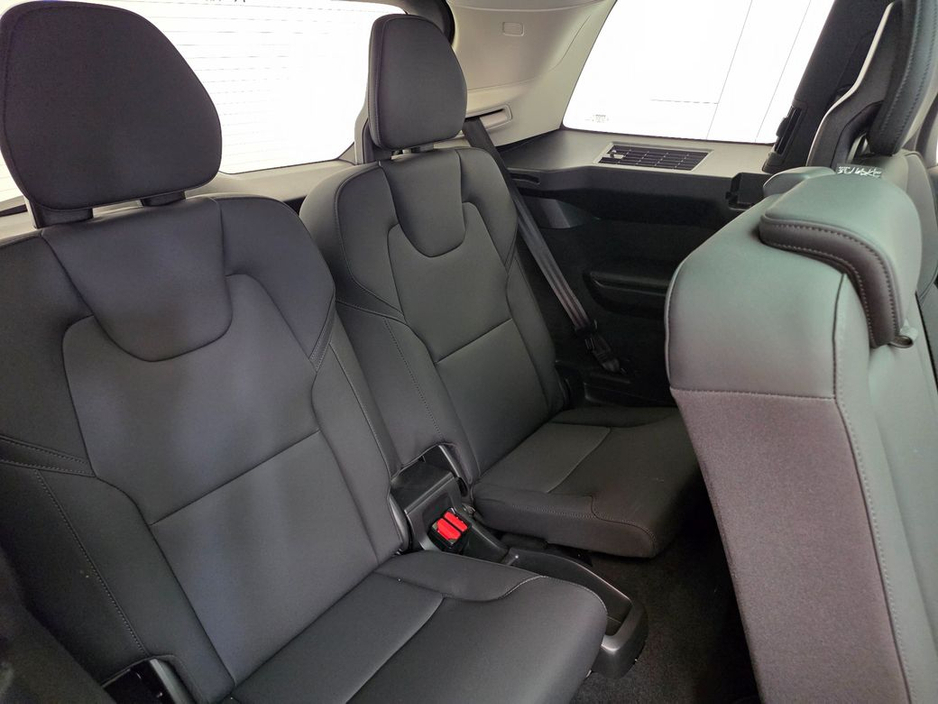2025 Volvo XC90 - image 16