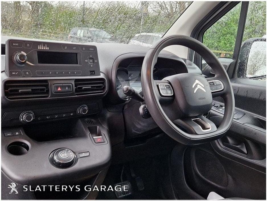 2021 Citroen Berlingo - image 2