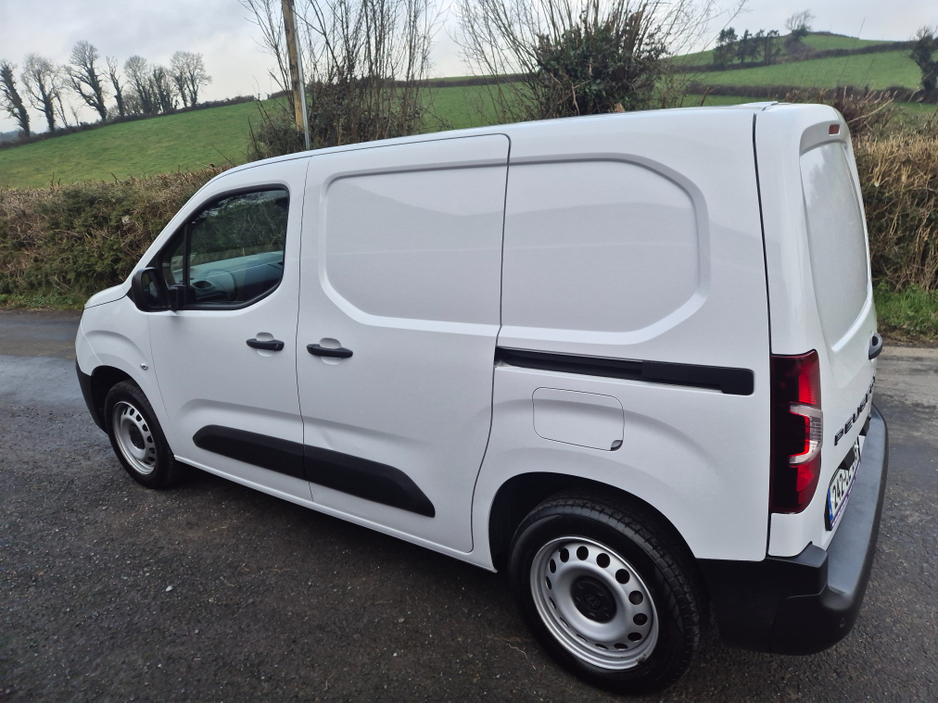 2024 Peugeot Partner - image 4