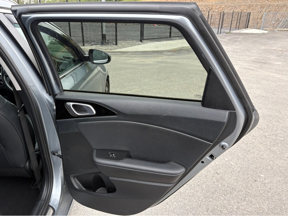 2022 Kia Ceed - image 13