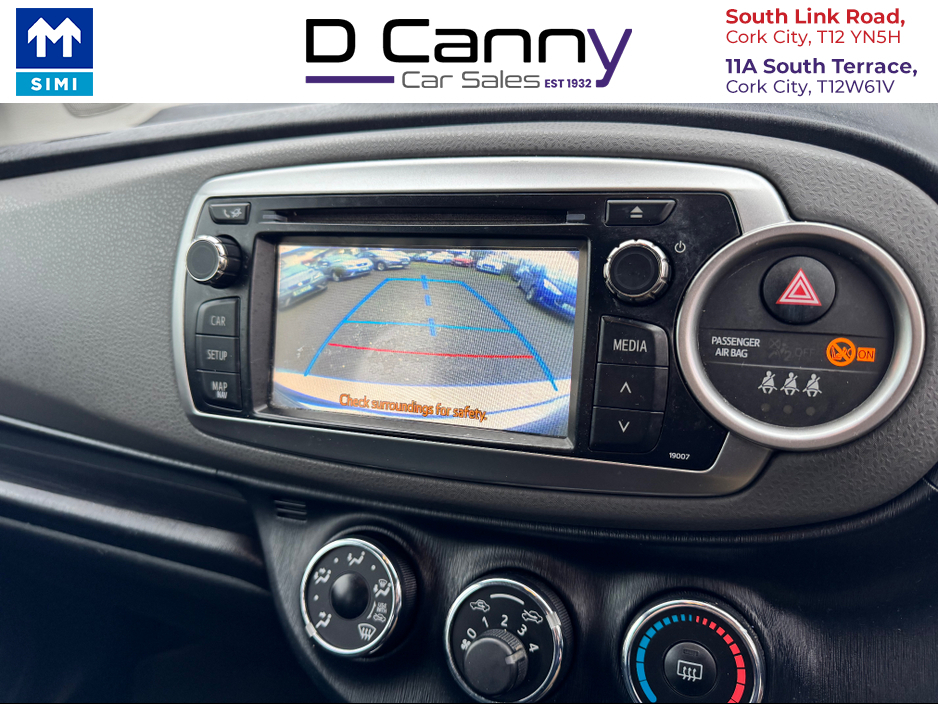 2012 Toyota Yaris - image 10