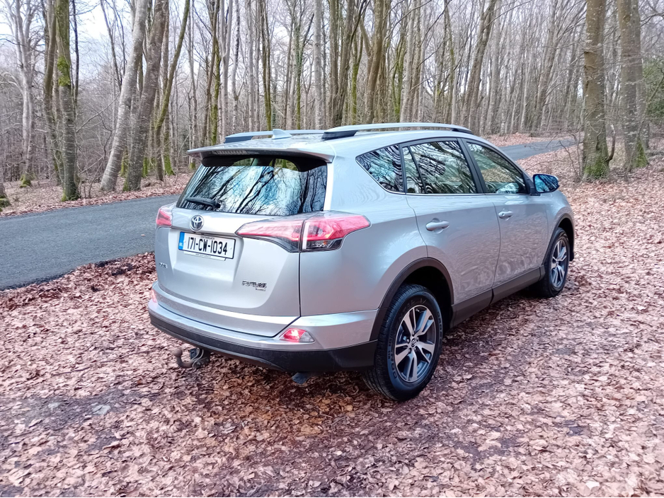 2017 Toyota Rav4 - image 8