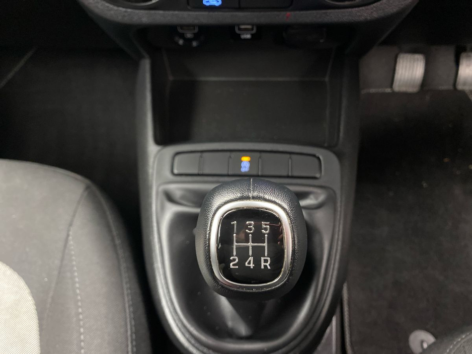 2022 Hyundai i10 - image 15